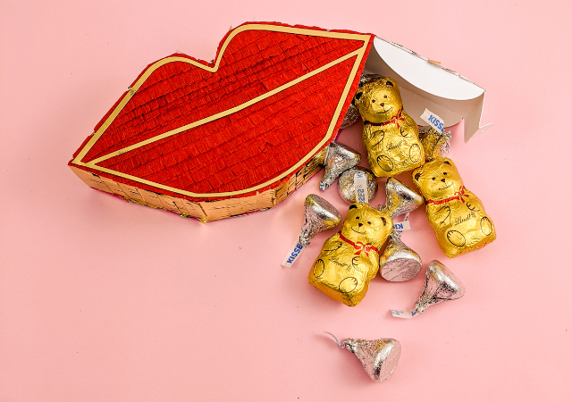 Valentine Mini Lip Piñata Candy Boxes