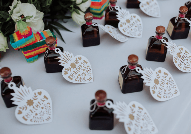 Corazón Gracias papel picado favor tags in custom colors