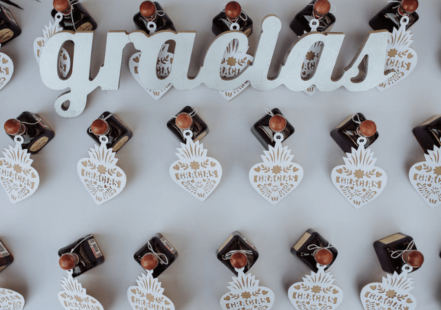 Corazón Gracias papel picado favor tags in custom colors