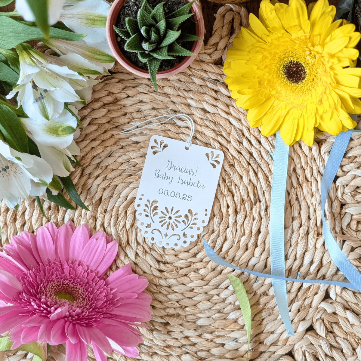 Personalized Cielito Lindo favor tags with custom colors