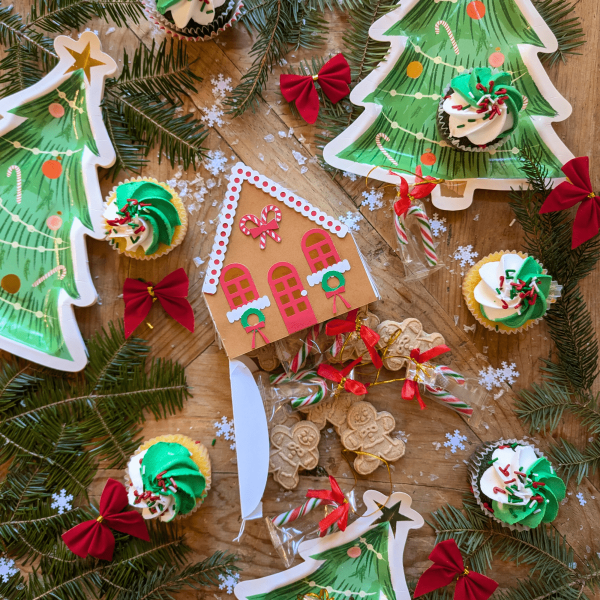 Gingerbread House Mini Piñata Gift Box - BROWN - Lula Flora